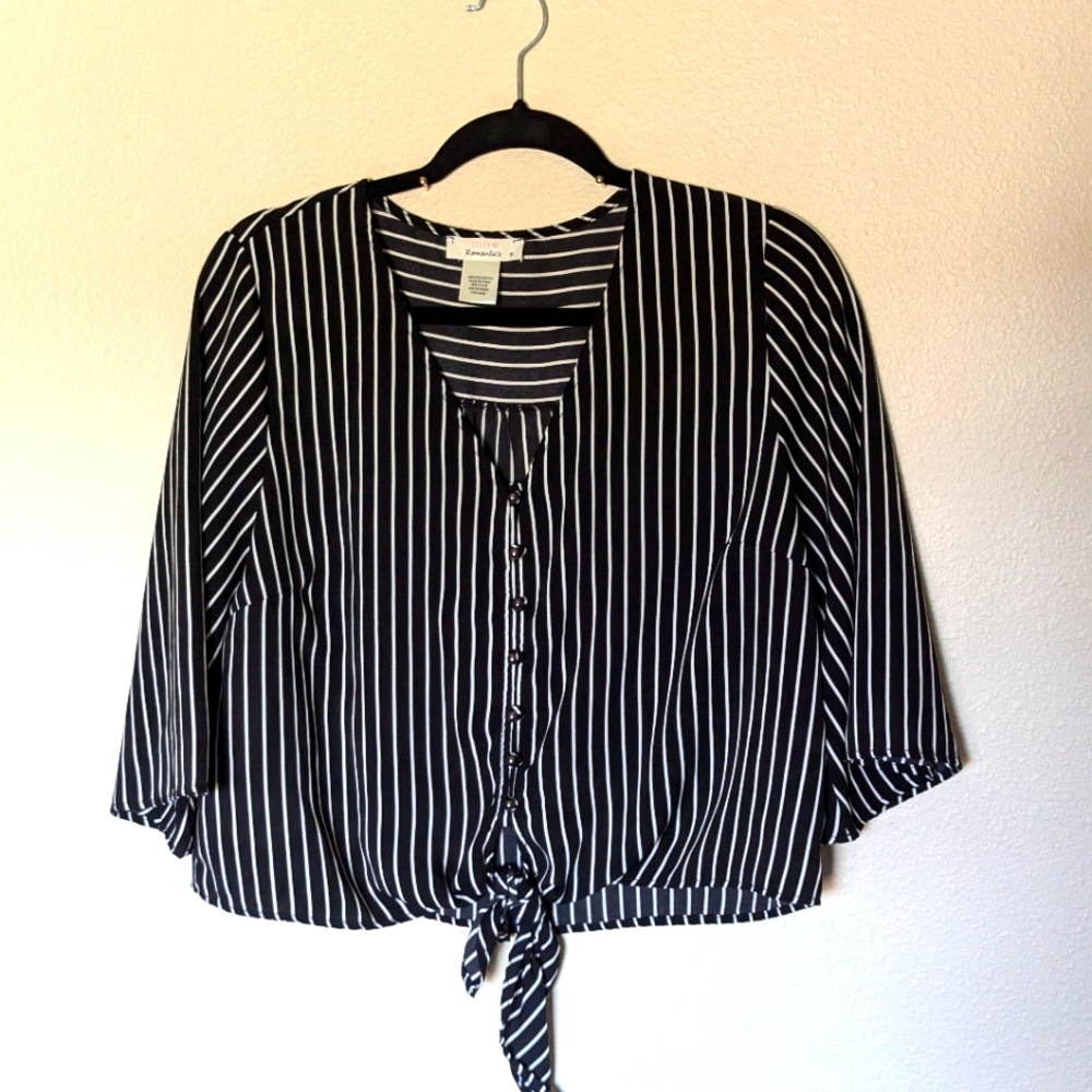NWOT Urban Romantics Black and White Striped Tie Front Top Size M